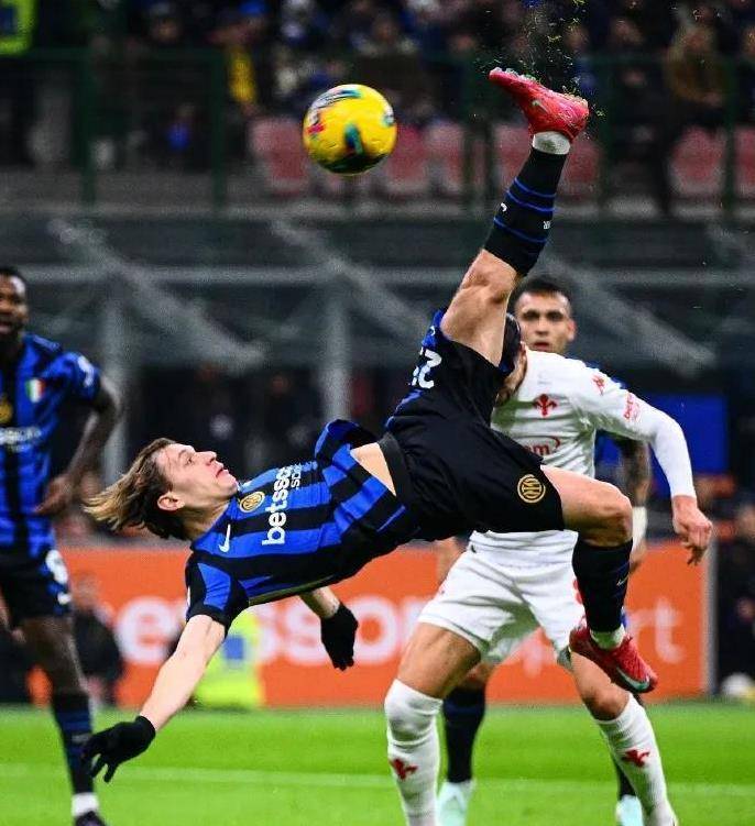 包含柏林联队备战顶级对手，寻求取得关键的三分胜利的词条