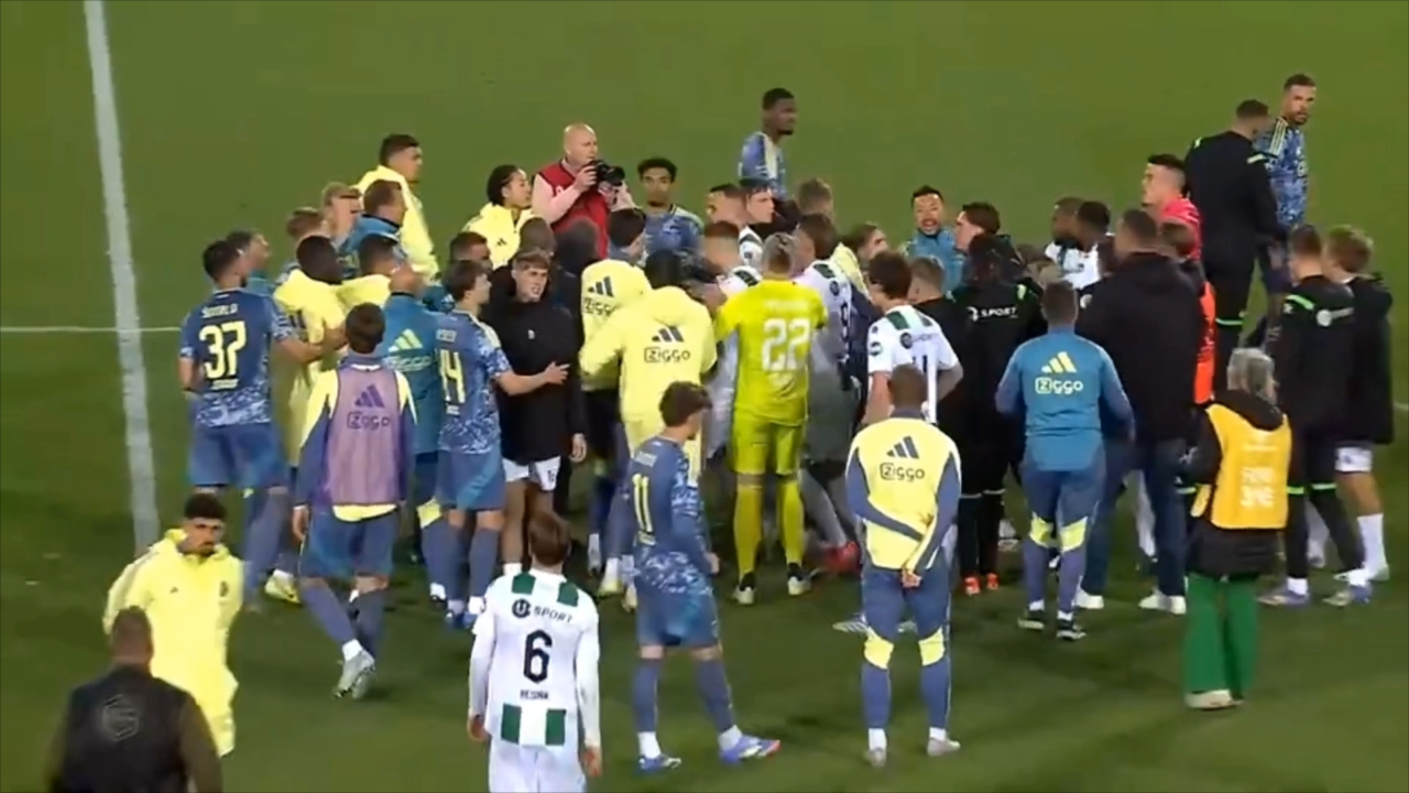 开云体育登录-阿贾克斯反超对手，晋级悬念