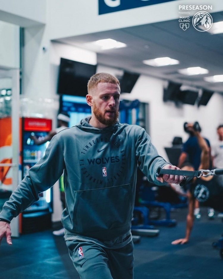 开云体育中国-关于狼队新援建功球队取得贵重三分，外界赞不绝口的信息