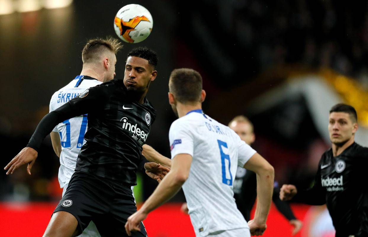 关于法兰克福战胜对手，继续追赶联赛前列的信息