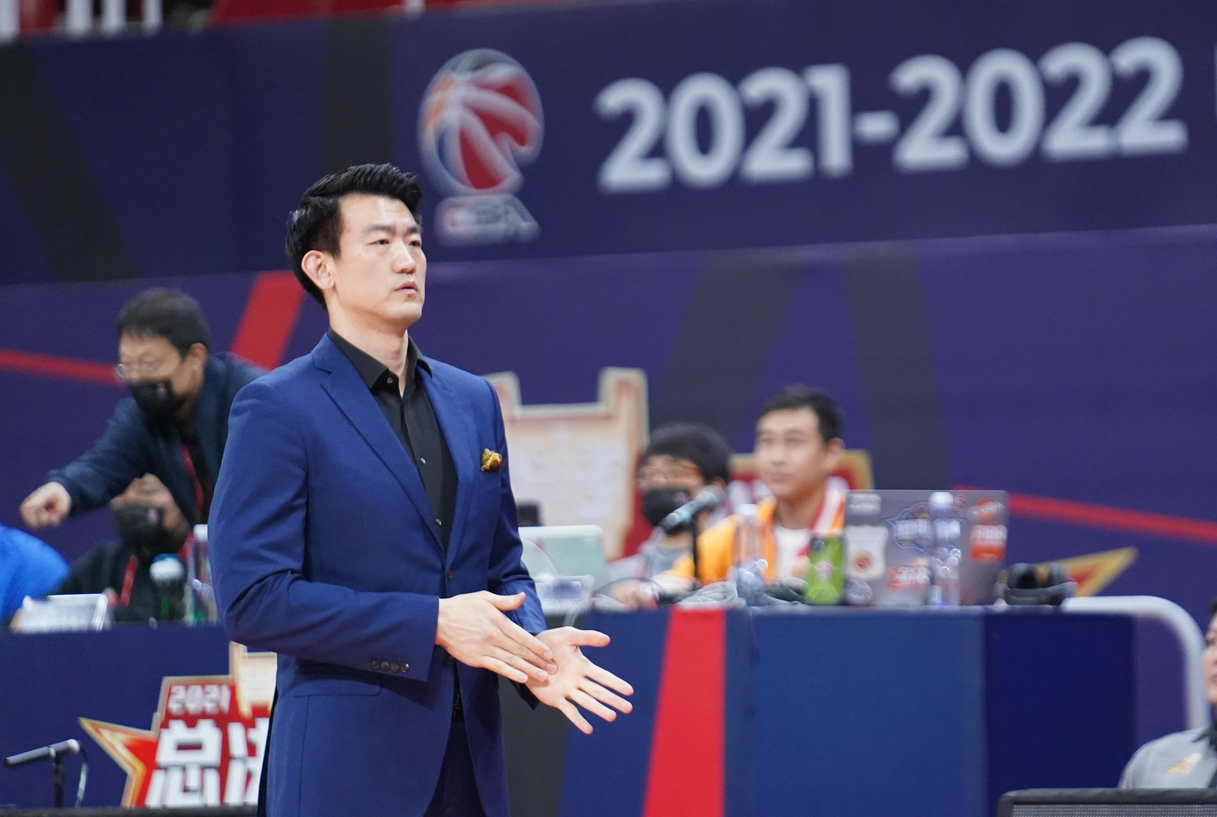 开云体育官网-球队主帅大胆调整战术备战重要比赛