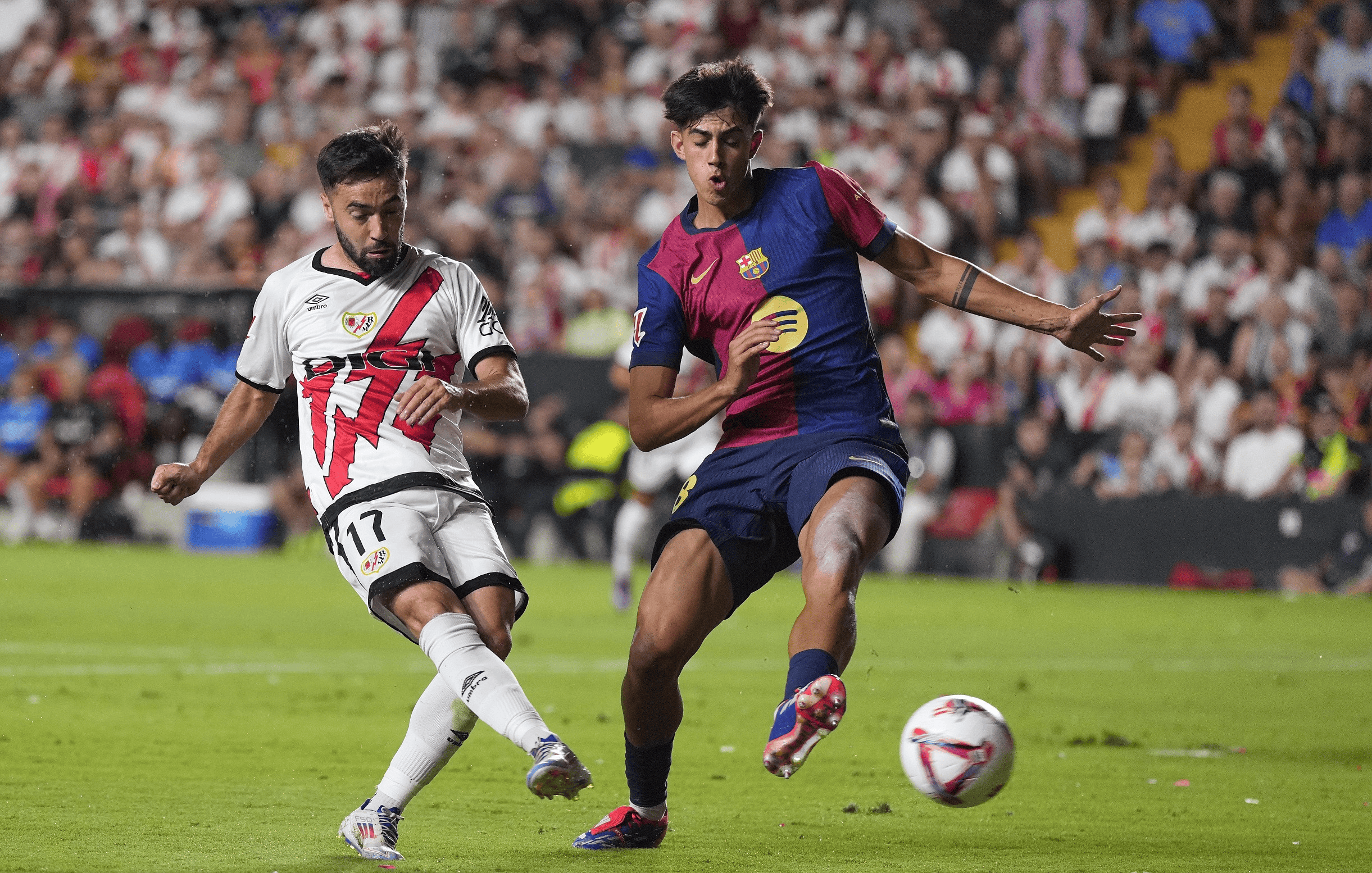 激烈的足球比赛引发热烈讨论 激烈的足球比赛引发热烈讨论