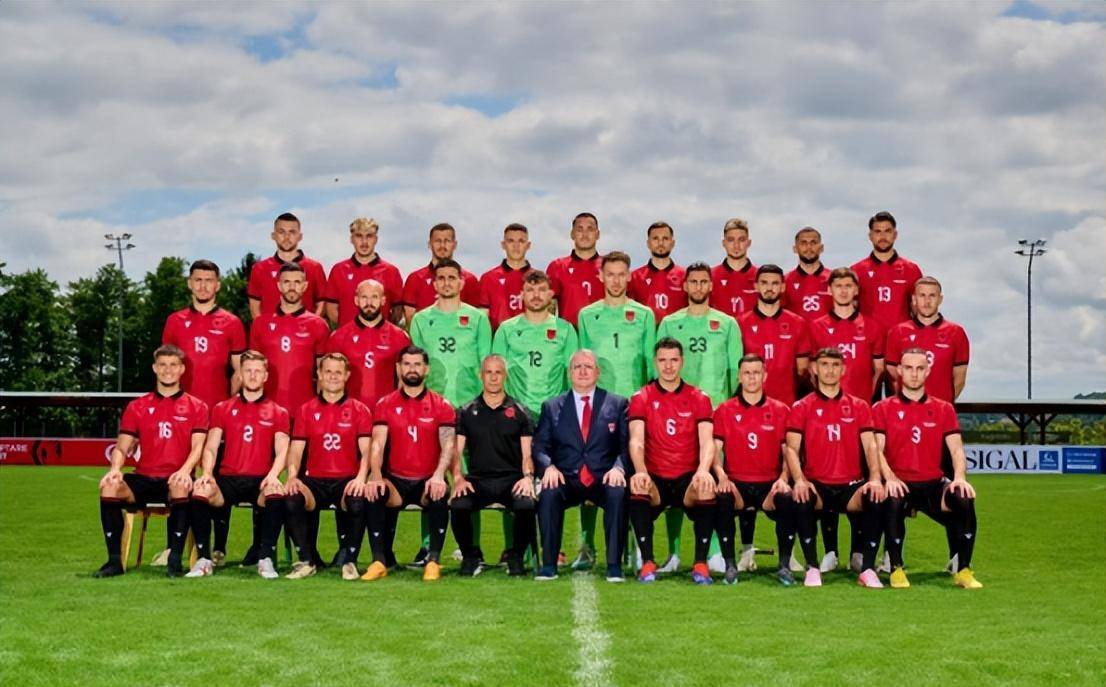 包含精彩纷呈的欧洲国家杯赛场上的精彩表现的词条