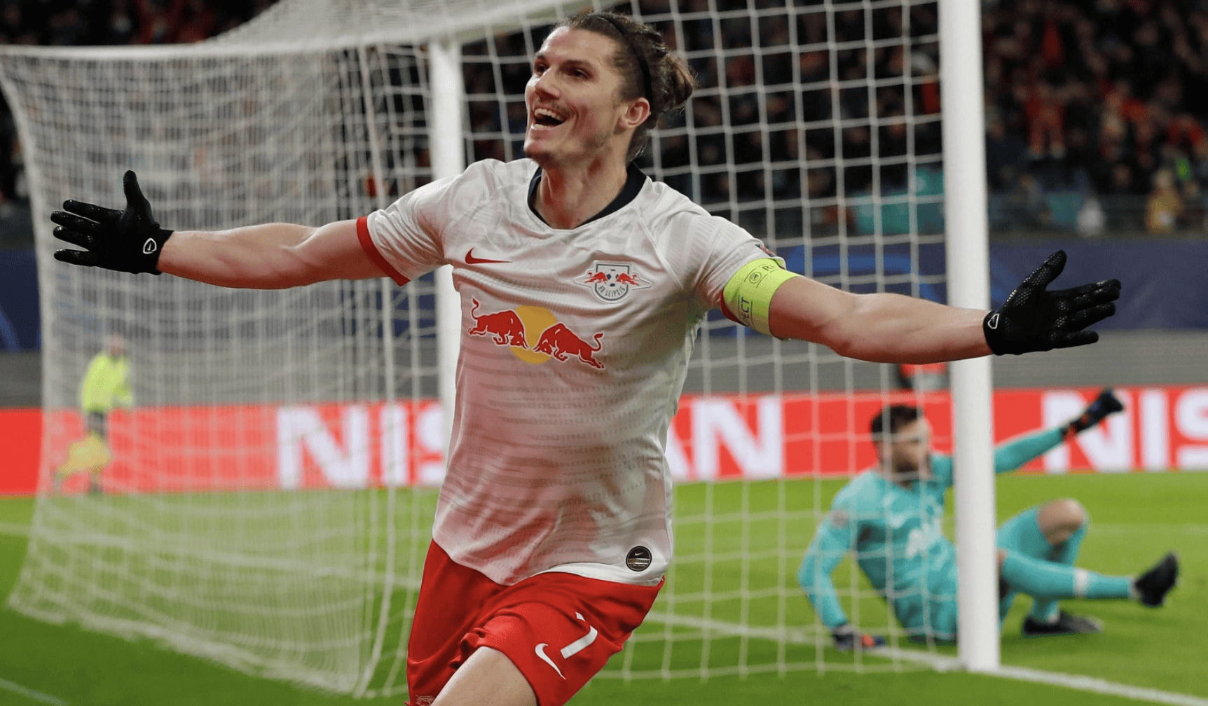 关于门兴队奋勇拼搏，战胜强力敌人夺取比赛胜利的信息