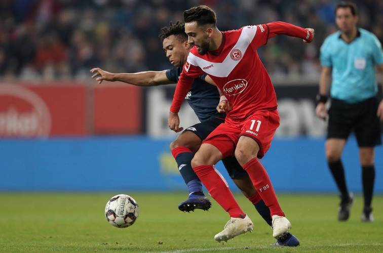 沙尔克客场战胜对手,获得胜利 沙尔克客场战胜对手,获得胜利