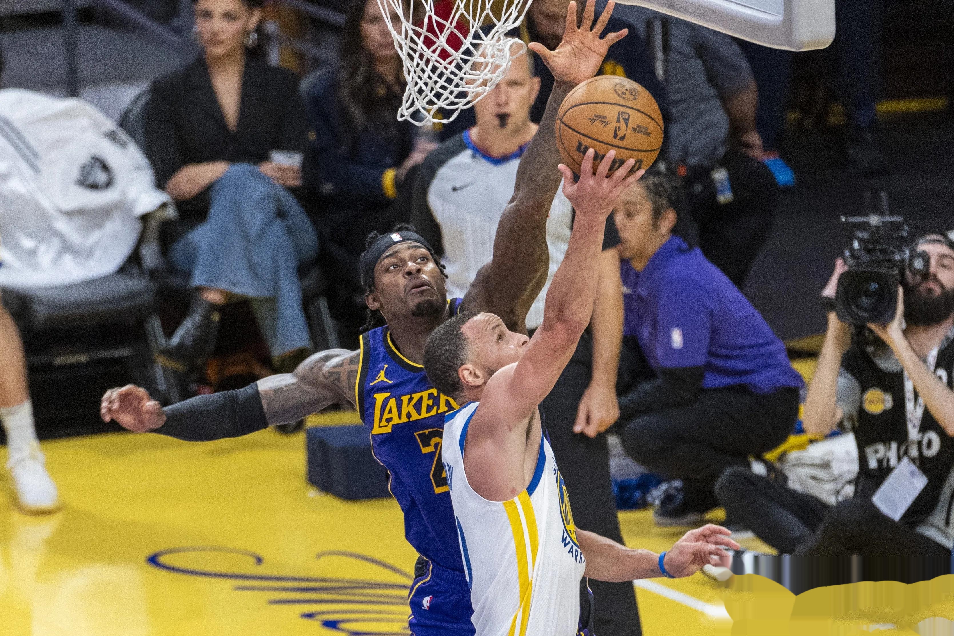 开云体育下载-湖人队客场不敌对手，遗憾失利的简单介绍