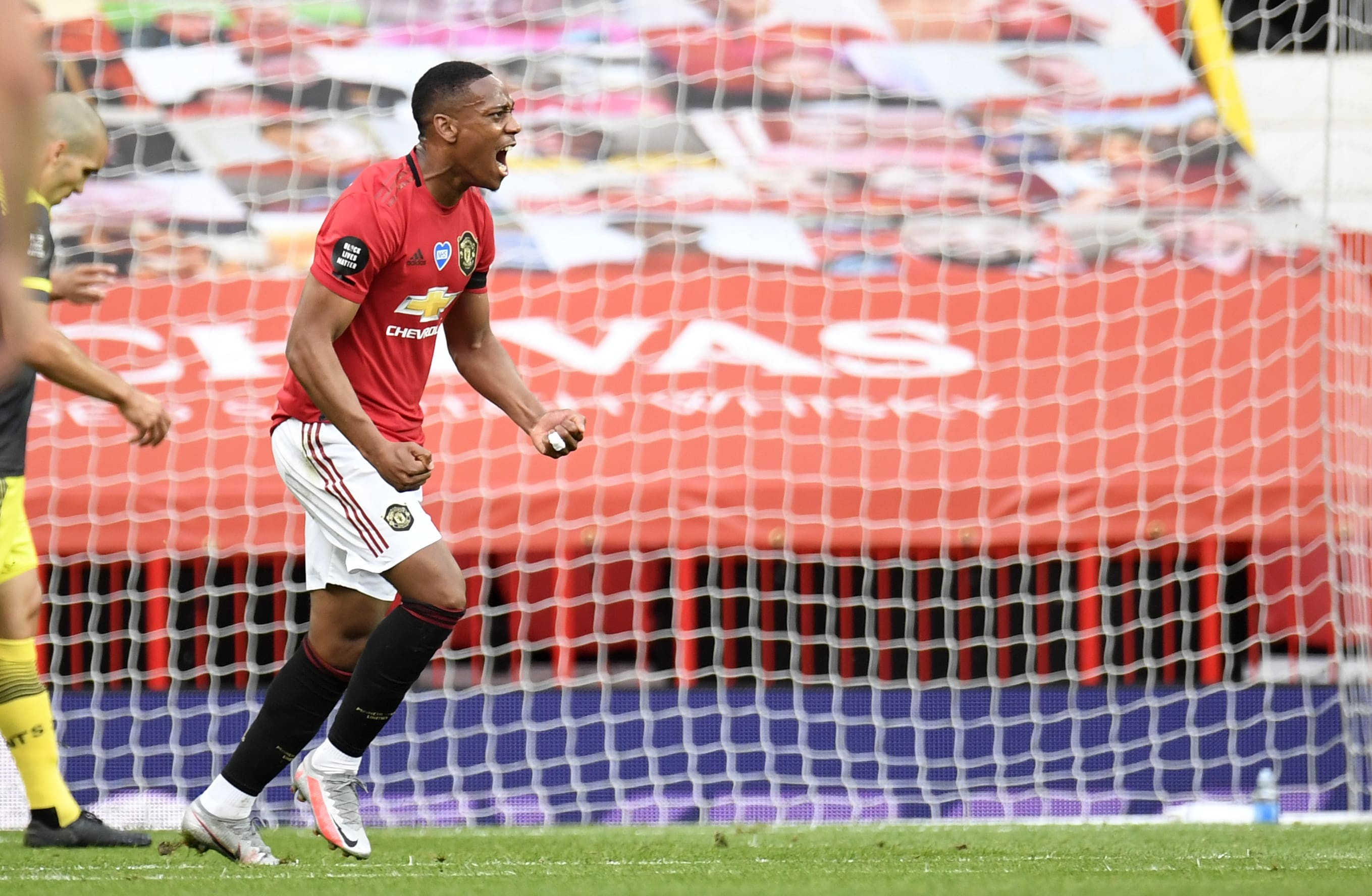 关于法国球员在英超联赛中表现出色球队是否会与他续约的信息 关于法国球员在英超联赛中表现出色球队是否会与他续约的信息