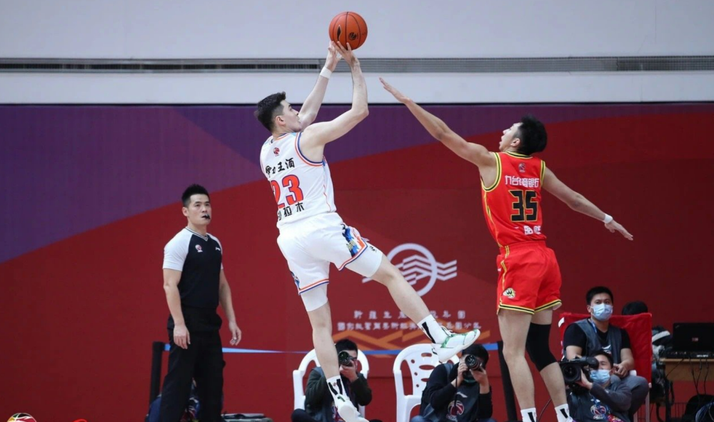 甘肃男篮主场逆袭获胜,实力突显 甘肃男篮主场逆袭获胜,实力突显