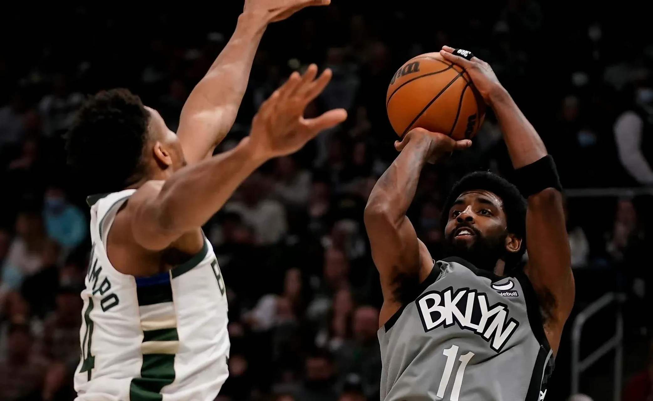 包含人擒下雄鹿，赛季报复成功！的词条