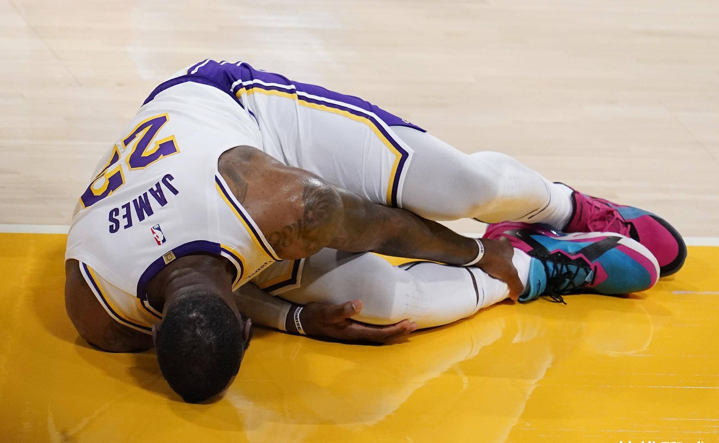 全明星赛选手受伤退出比赛 全明星赛选手受伤退出比赛