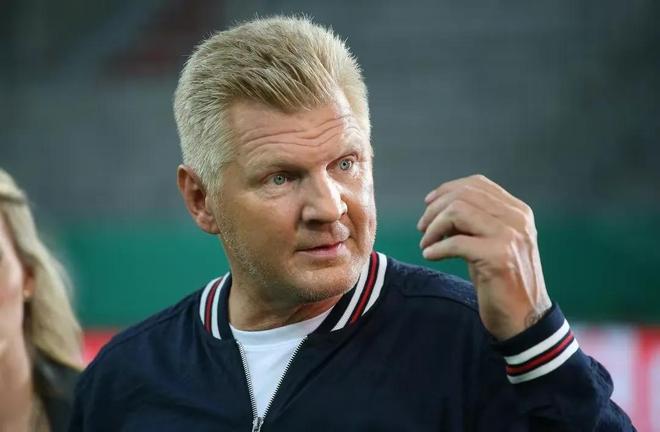 勒沃库森主帅遭球迷质疑战术,要求变阵的简单介绍 勒沃库森主帅遭球迷质疑战术,要求变阵的简单介绍