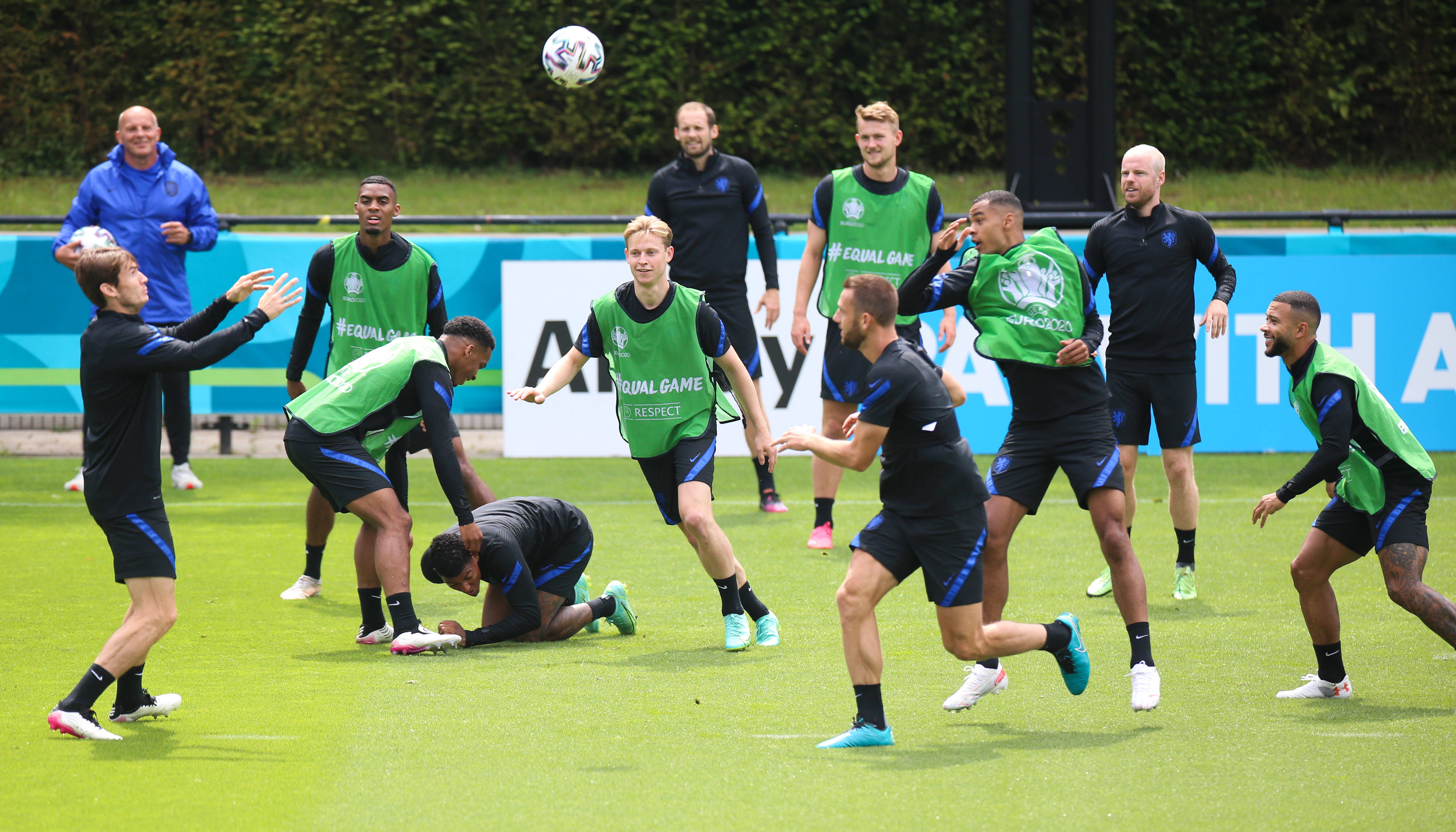 开云体育下载-圣马力诺队备战欧预赛比赛，士气高昂的简单介绍