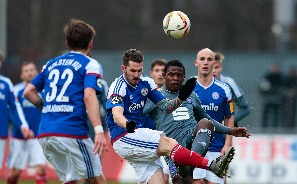 开云体育平台APP-包含皇家社会客场险胜，守住榜首位置的词条