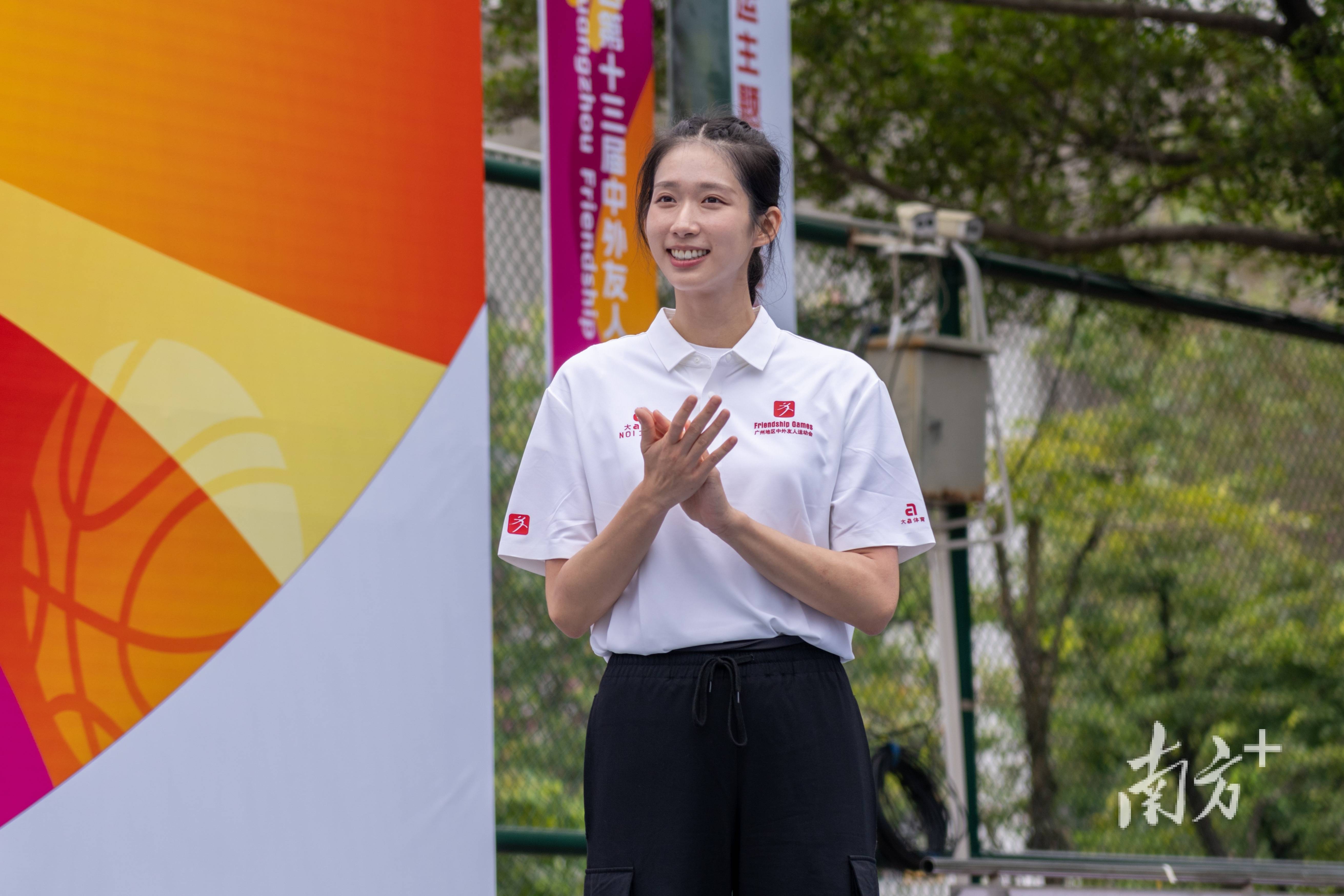 韩国运动员在击剑比赛中夺得冠军 韩国运动员在击剑比赛中夺得冠军