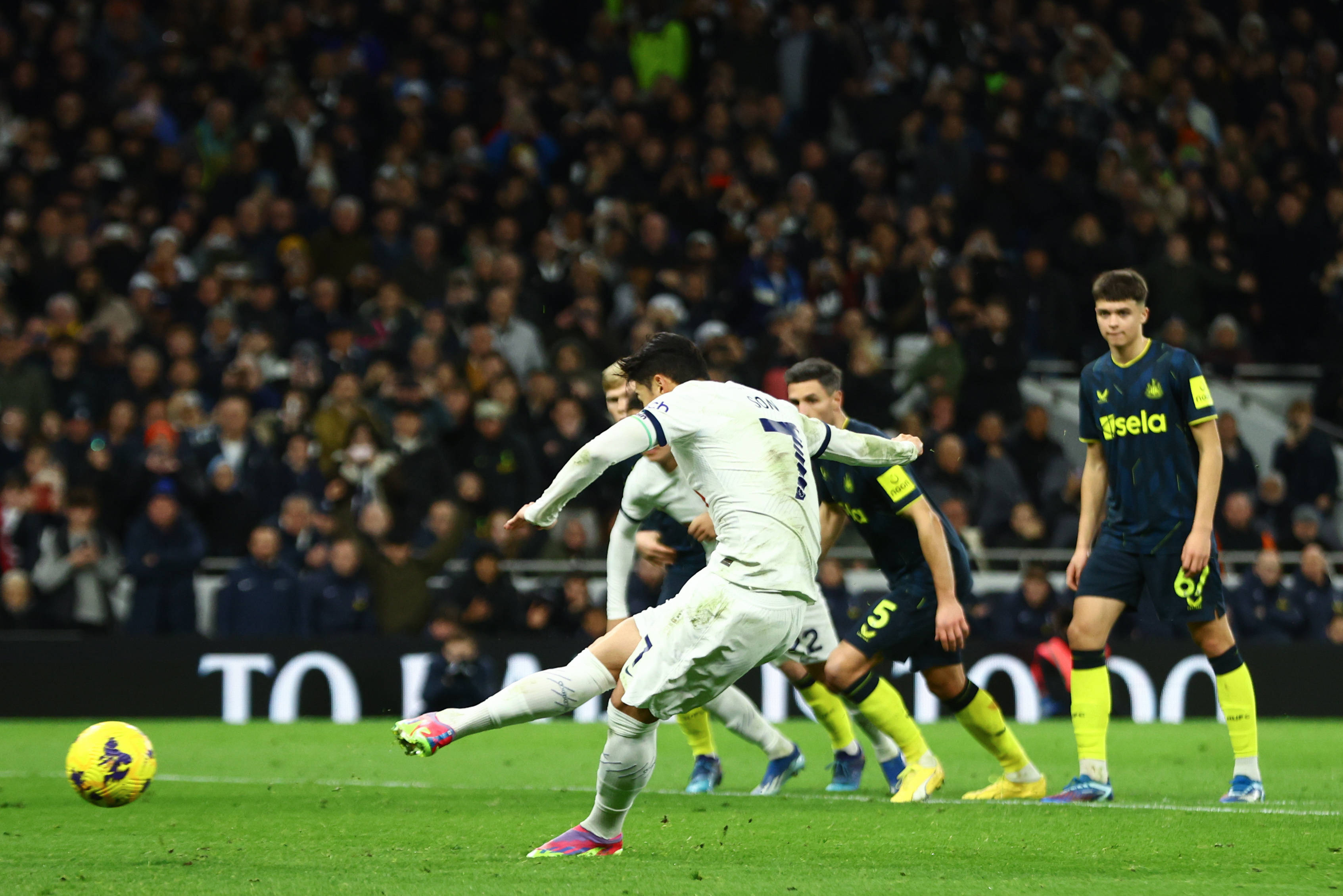 热刺主场喜获三分,终结连败 热刺主场喜获三分,终结连败