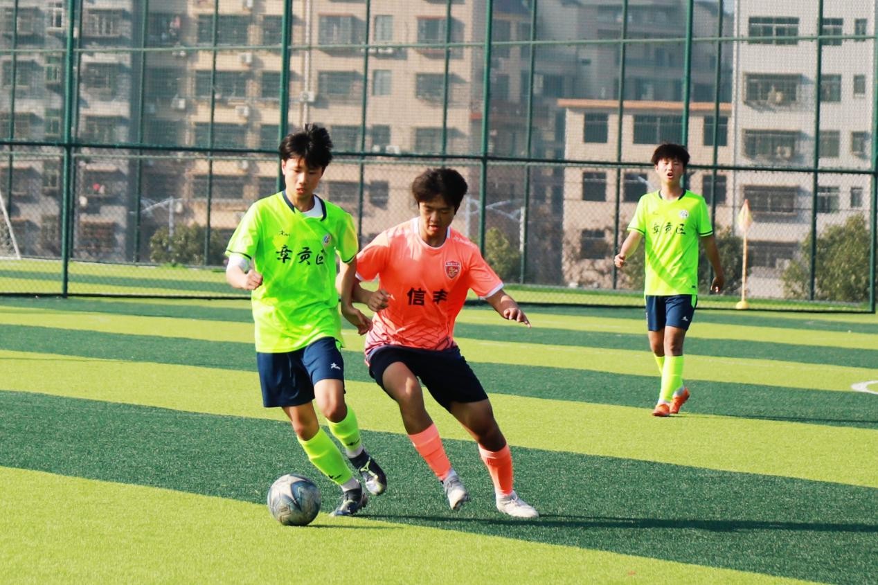 开云体育在线-足球豪强纷纷登场，实力角逐亮眼