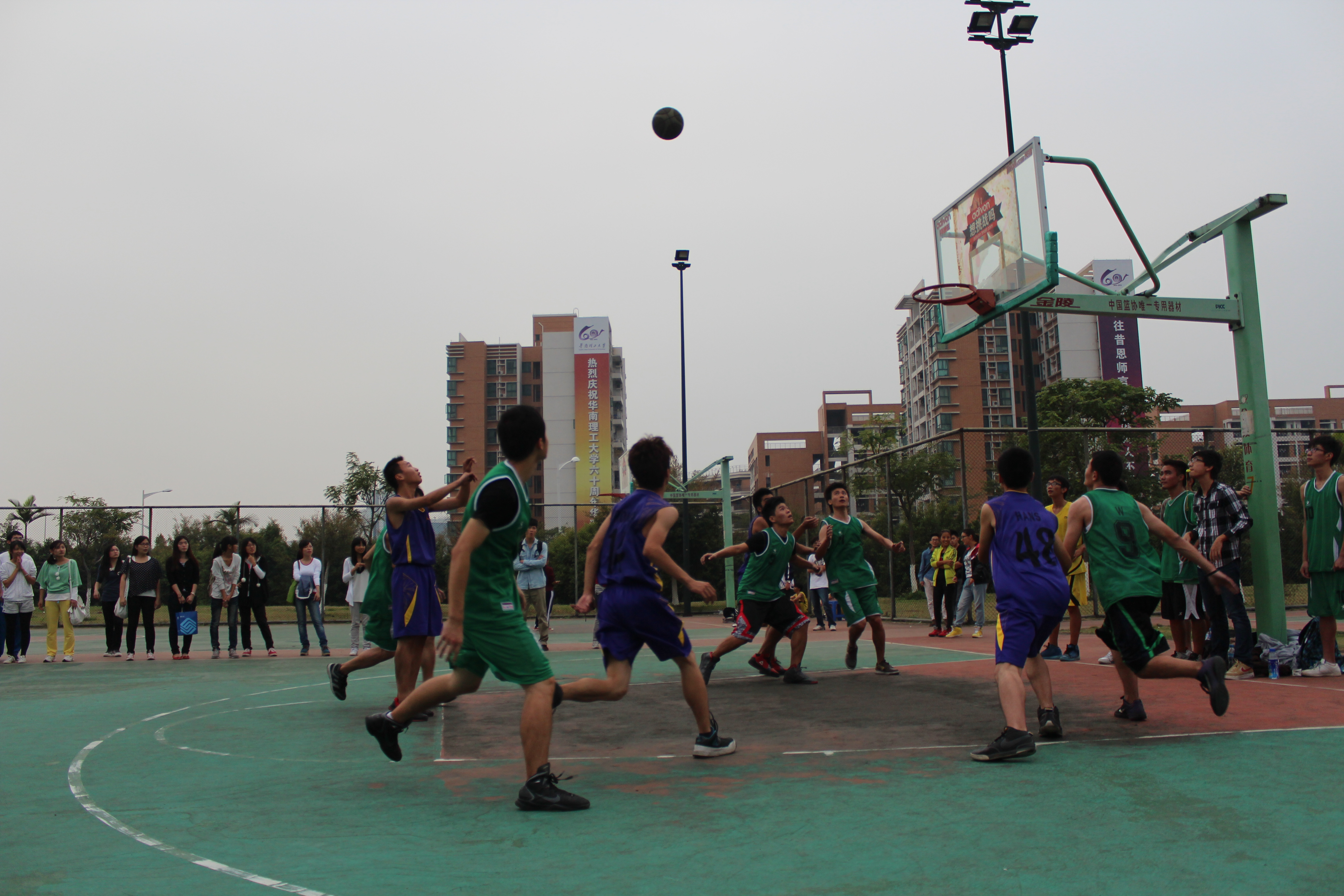 关于精彩瞬间，篮球赛事，州市上演的信息