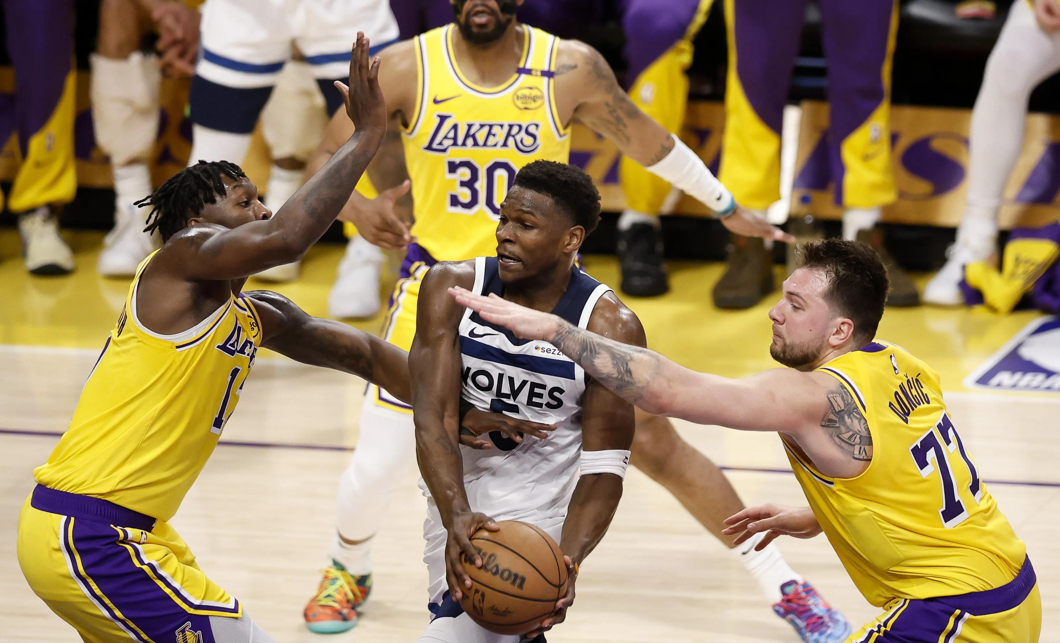 湖人迎来一场关键的羽毛球对决 湖人迎来一场关键的羽毛球对决