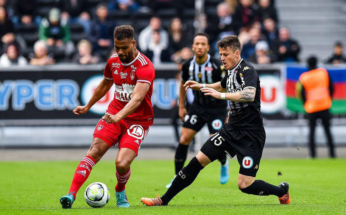 开云体育官网-包含亚眠实力浮现，球队表现逐渐上升的词条