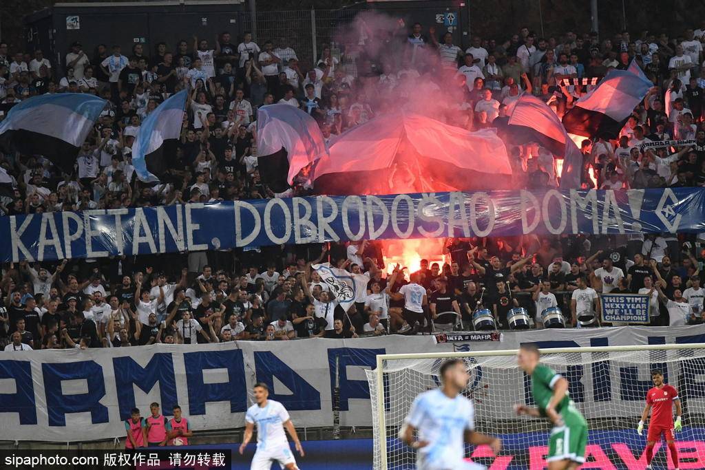 开云体育官网-包含足球赛事场面搅动热潮，球队实力压倒群雄的词条