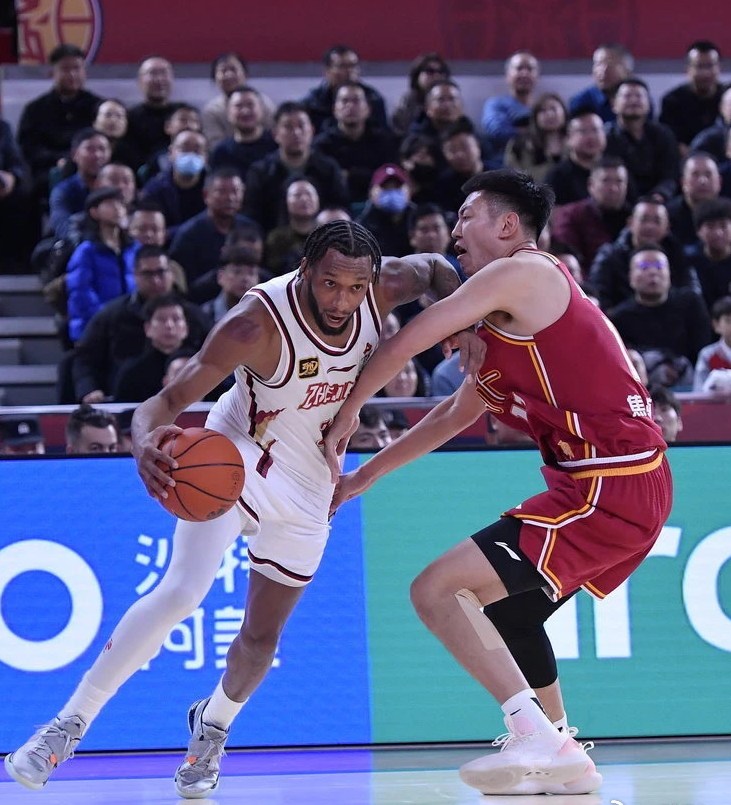 实力雄厚球队在比赛中展现绝对优势 实力雄厚球队在比赛中展现绝对优势