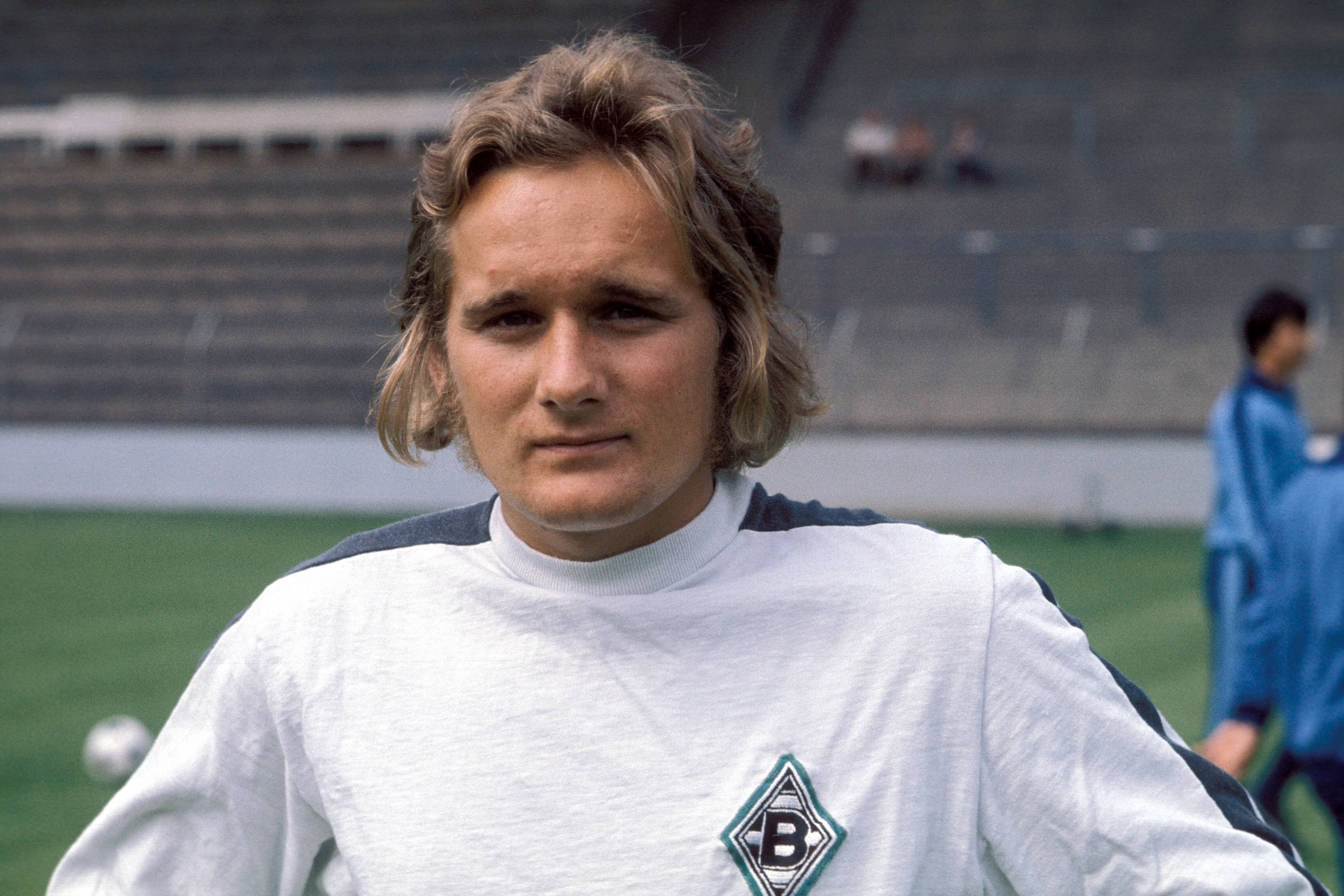 开云体育官方网站-门兴格拉德巴赫客场逆袭，重返德甲联赛前列的简单介绍