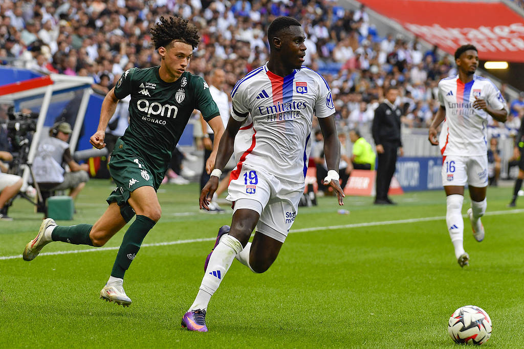 摩纳哥队主场大胜，积分榜稳居榜首