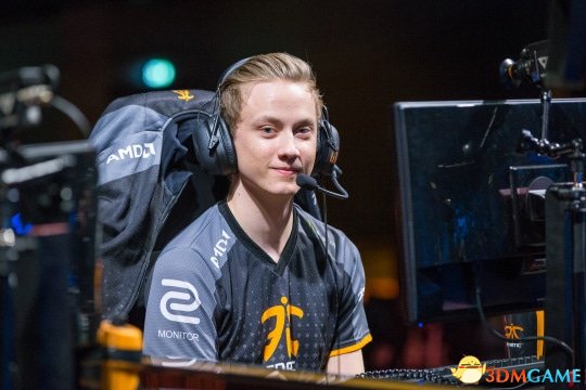 开云平台-BRO力克CLG，Meiko单局斩获MVP2025世界赛3:1（北京）