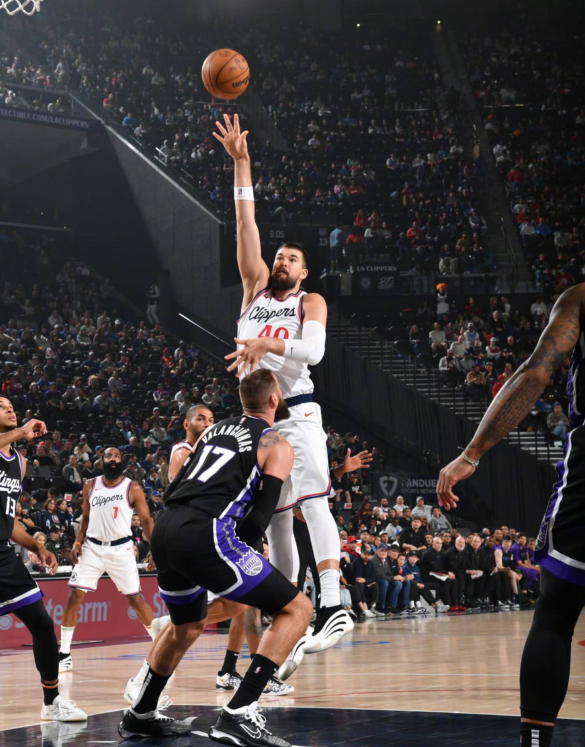 开云体育-赛季首胜到手，掘金锋线硬朗击败国王豪取胜利的简单介绍