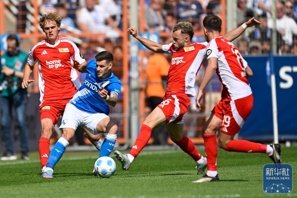 柏林联队员集体亮相,备战下轮比赛 柏林联队员集体亮相,备战下轮比赛