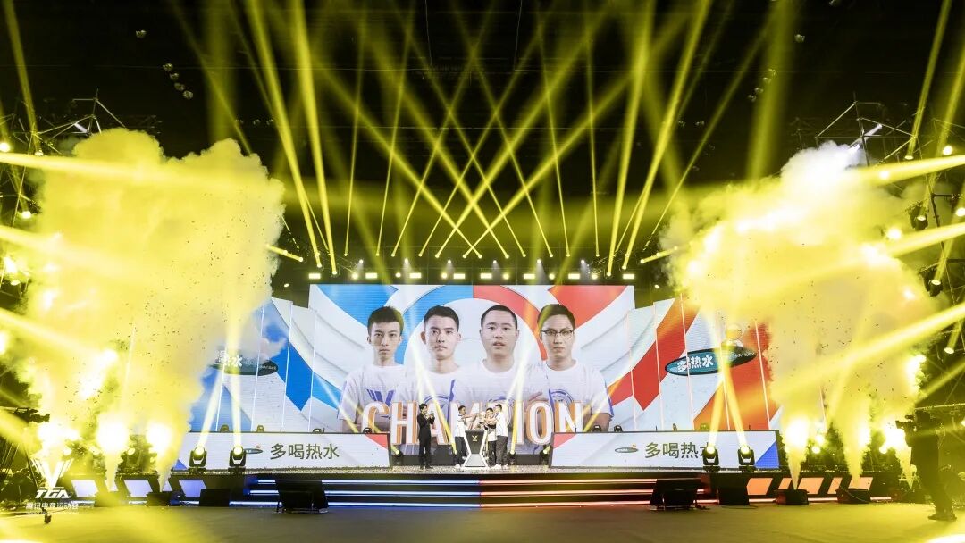 精锐战队对决，场上战靴舞动，精彩绝伦的简单介绍