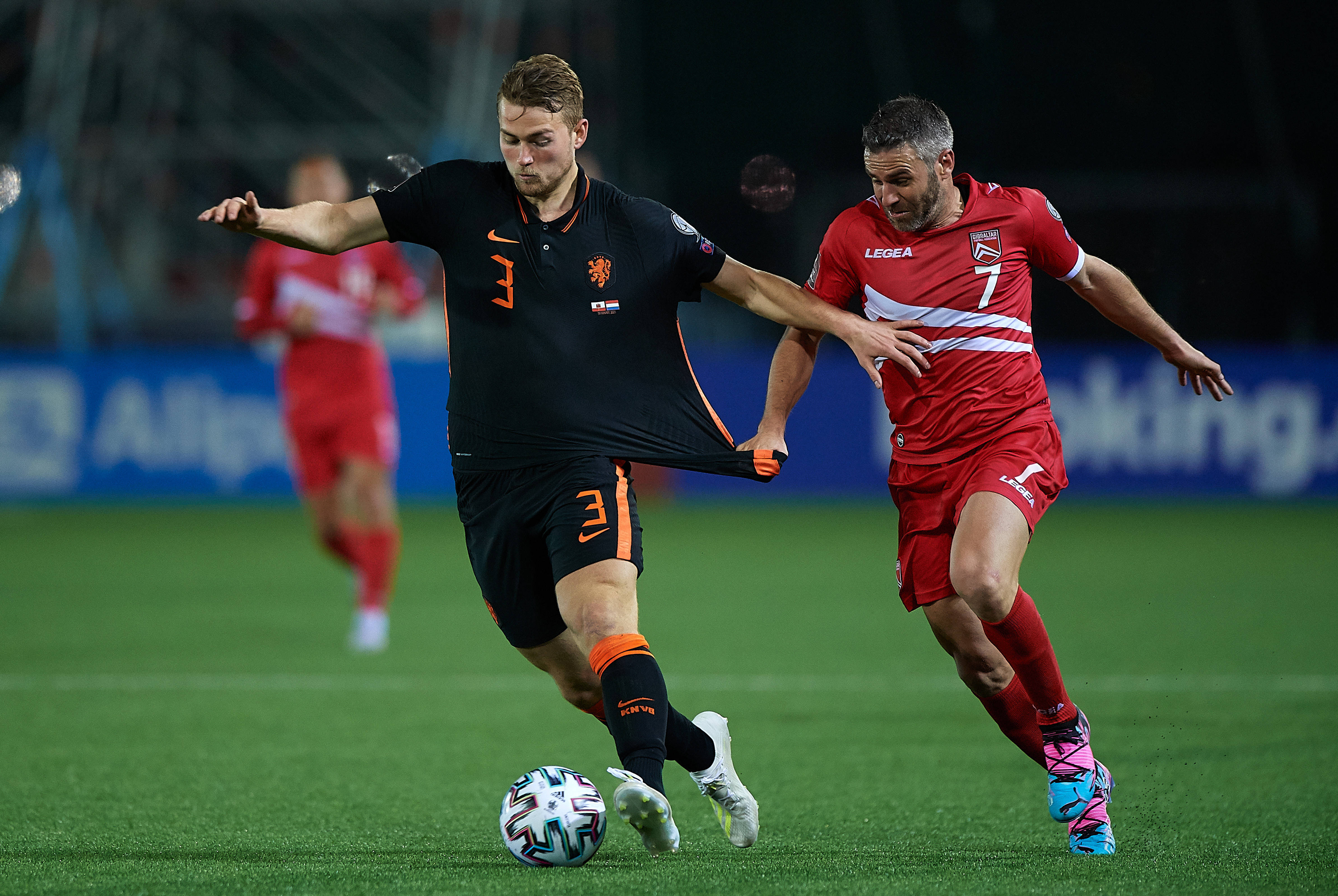 开云APP-荷兰队连续两场失利，深陷出线危机