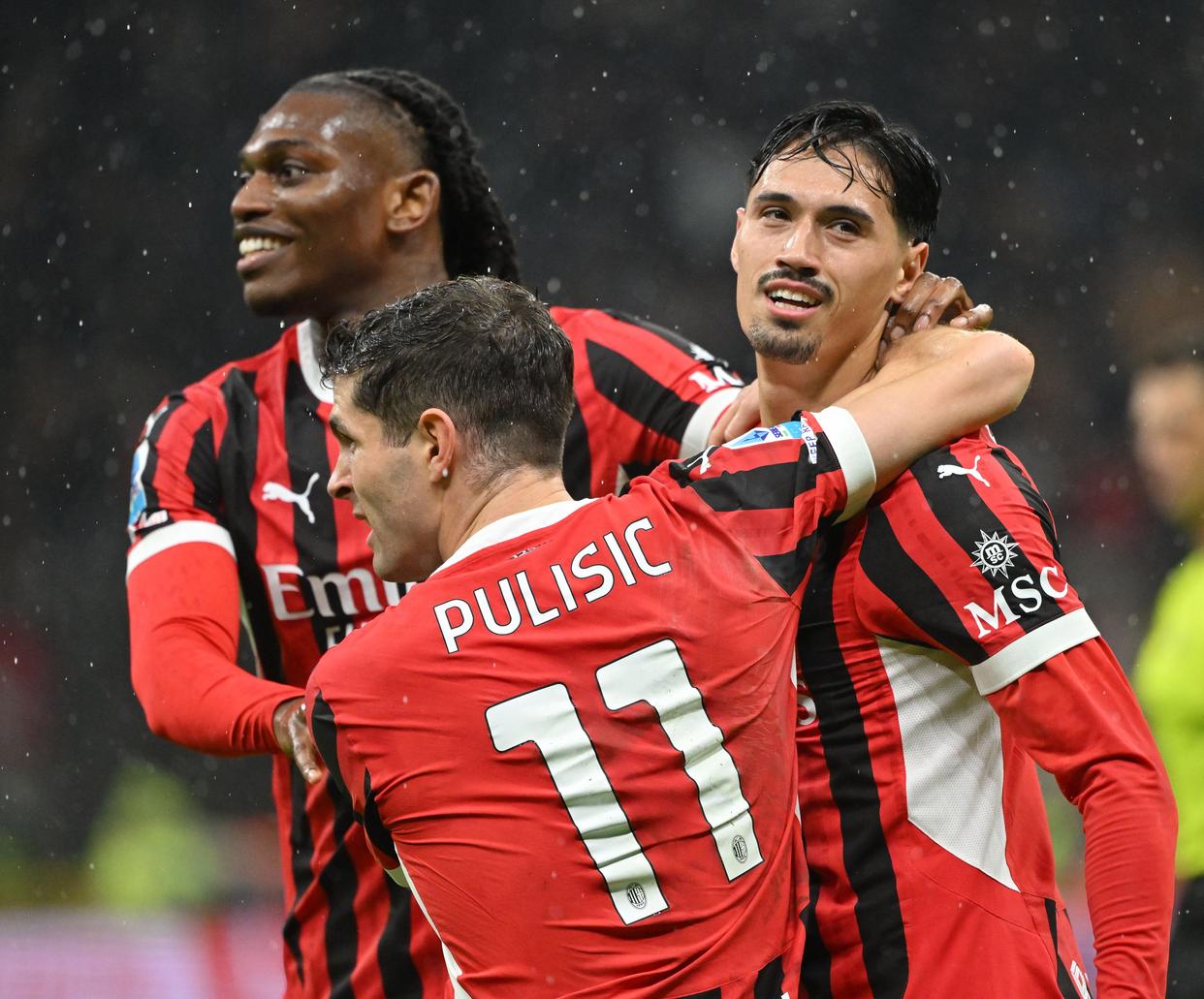 包含AC米兰客场获胜，实力超群碾压对手的词条