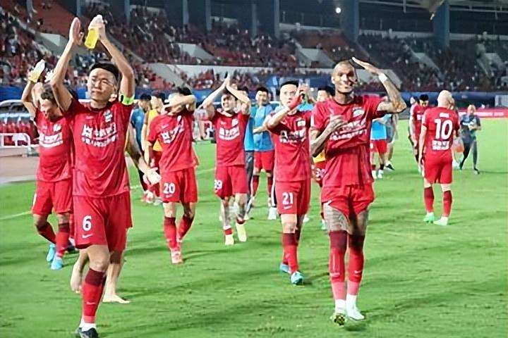 雄狮队外线火力全开,轻取对手 雄狮队外线火力全开,轻取对手