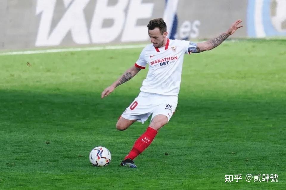 克罗地亚国家队取得胜利，赢得掌声