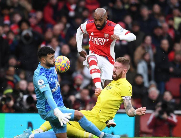 克罗地亚碾压阿森纳，皮克刷新纪录